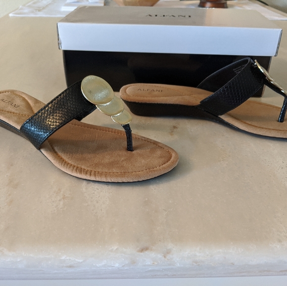Alfani women's sandals - Picture 2 of 3